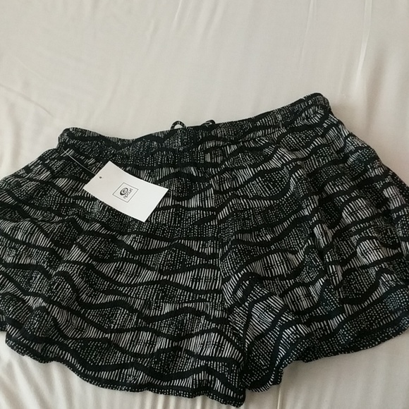 Rip Curl Shorts - Picture 2 of 2